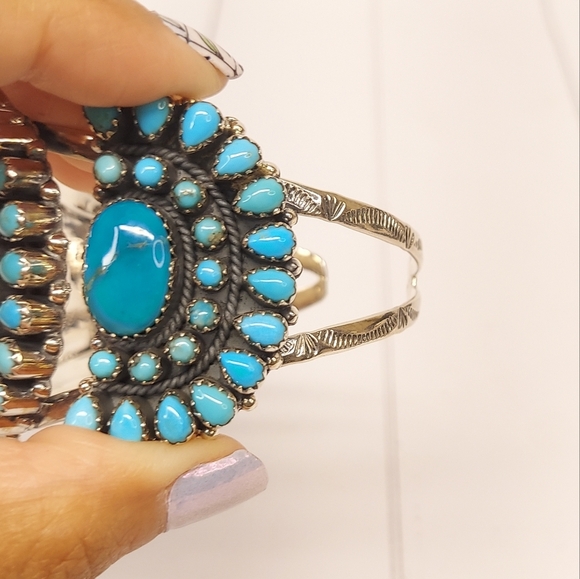 STUNNING Turquoise Cuff - Picture 4 of 12
